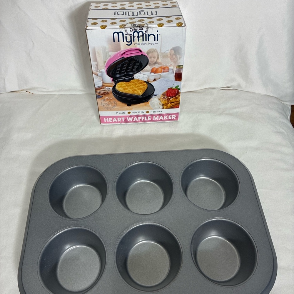 6 cup muffin nonstick & mini waffle maker heart shaped pink in box all new